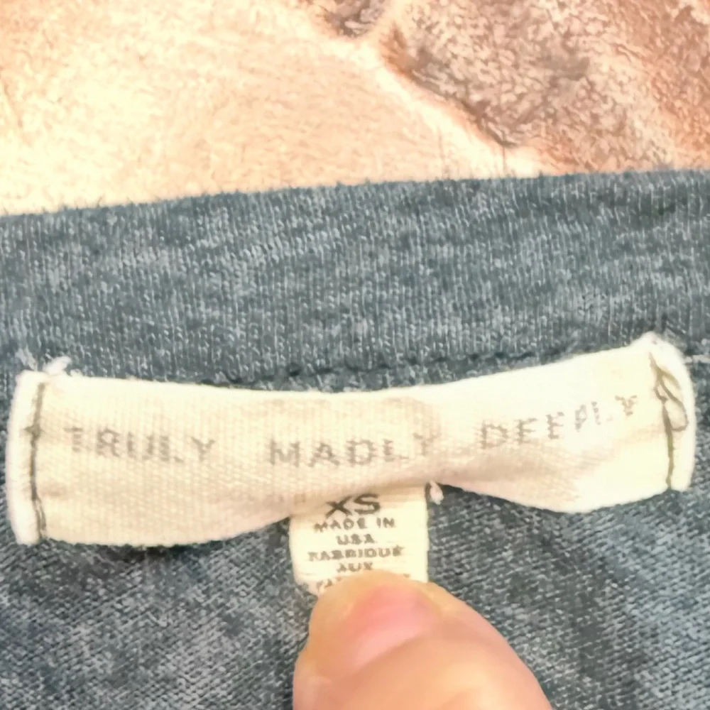 Truly Madly Deeply Forest Green Heathered Pocket Tee XS Soft Basic